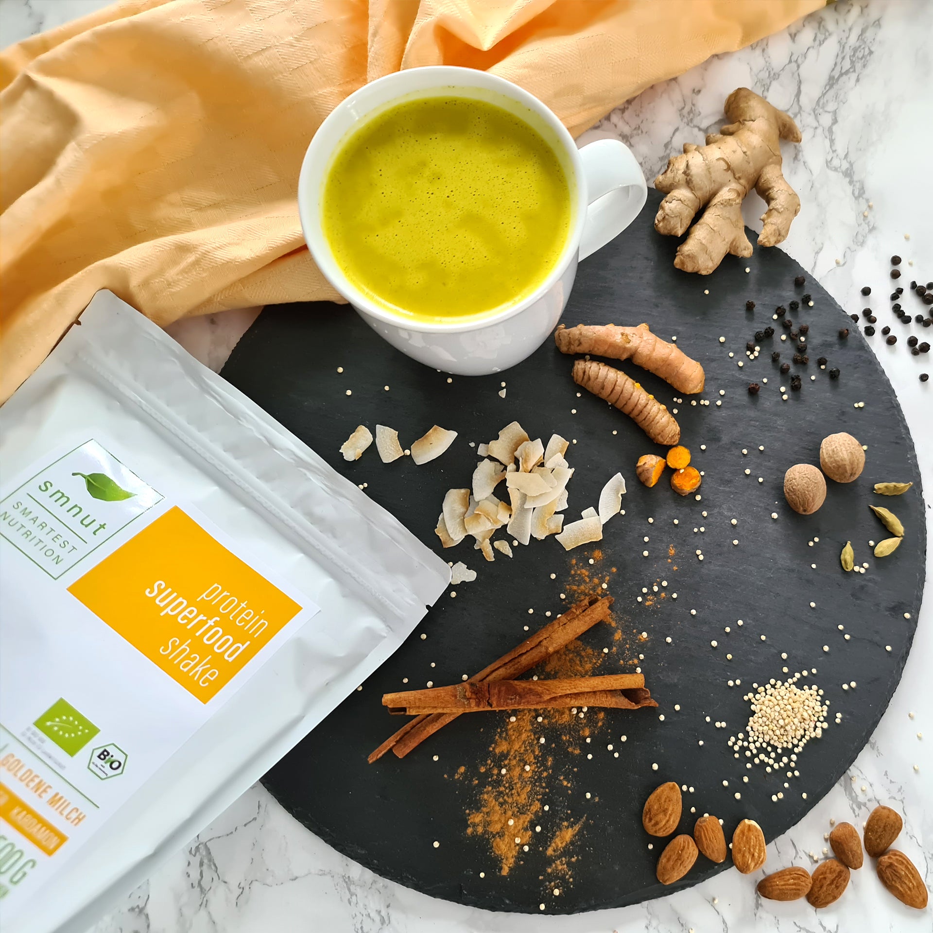 Bio Protein Superfood Shake – Goldene Milch